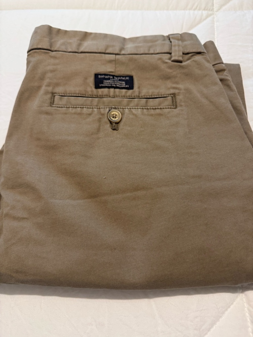 Banana Republic Men’s Chinos in Olive-Tan